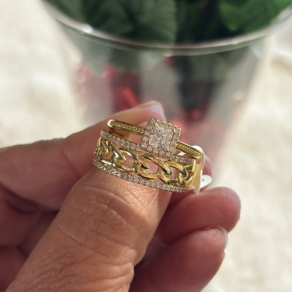 Elegant Laminated Gold Chain Bridal Ring Set with Crystal Accents.